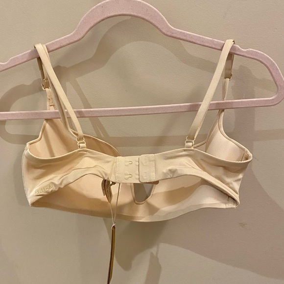 NWT Skims Wireless Form Square Neck Bra Size 34C in Sand - Picture 6 of 13